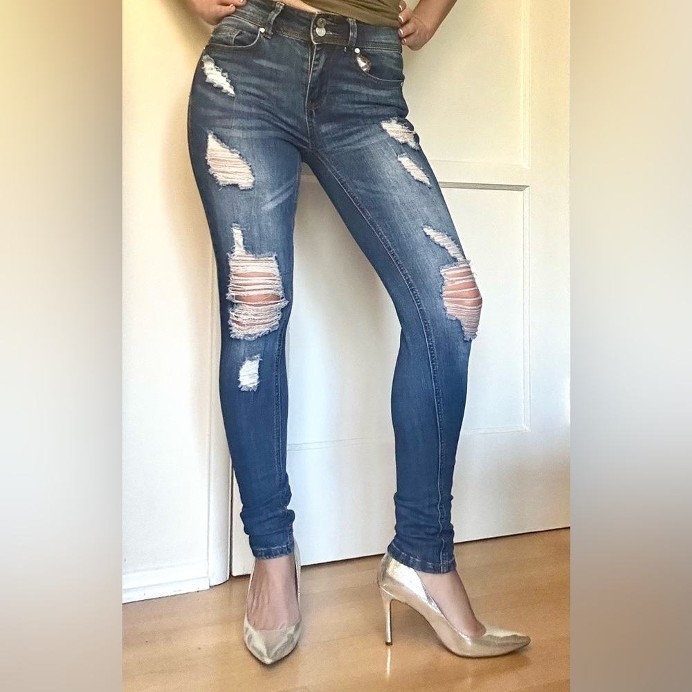 Very flattering, stretchy, skinny jeans by indigo rein!